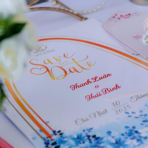 A beautiful Save the Date invitation with floral design for Thanh Luan and Thai Binh's event.